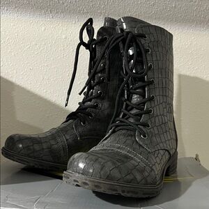 Underground Black Crocodile Pattern Women’s Boots